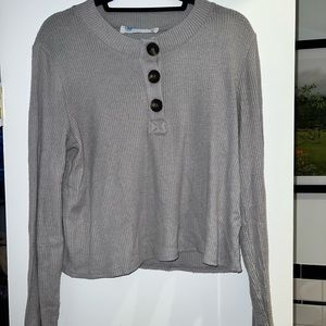 grey cropped thin sweater with buttons